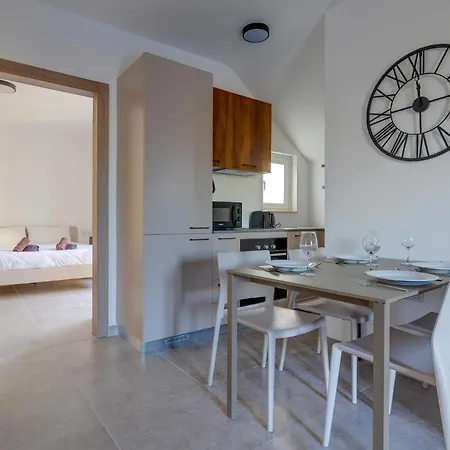 شقة Modern Maisonette In Location Karp1-2